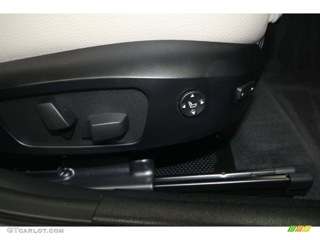 2011 3 Series 328i Sports Wagon - Alpine White / Oyster/Black Dakota Leather photo #38