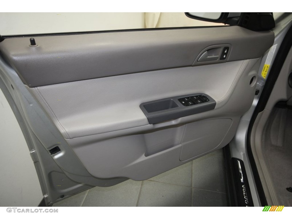 2006 V50 2.4i - Silver Metallic / Dark Beige/Quartz photo #15