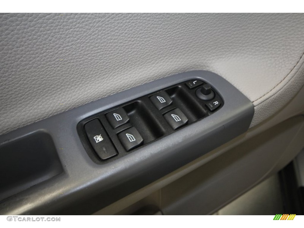 2006 V50 2.4i - Silver Metallic / Dark Beige/Quartz photo #16