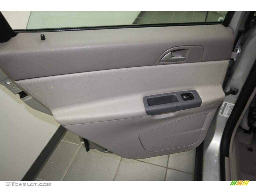 2006 V50 2.4i - Silver Metallic / Dark Beige/Quartz photo #27