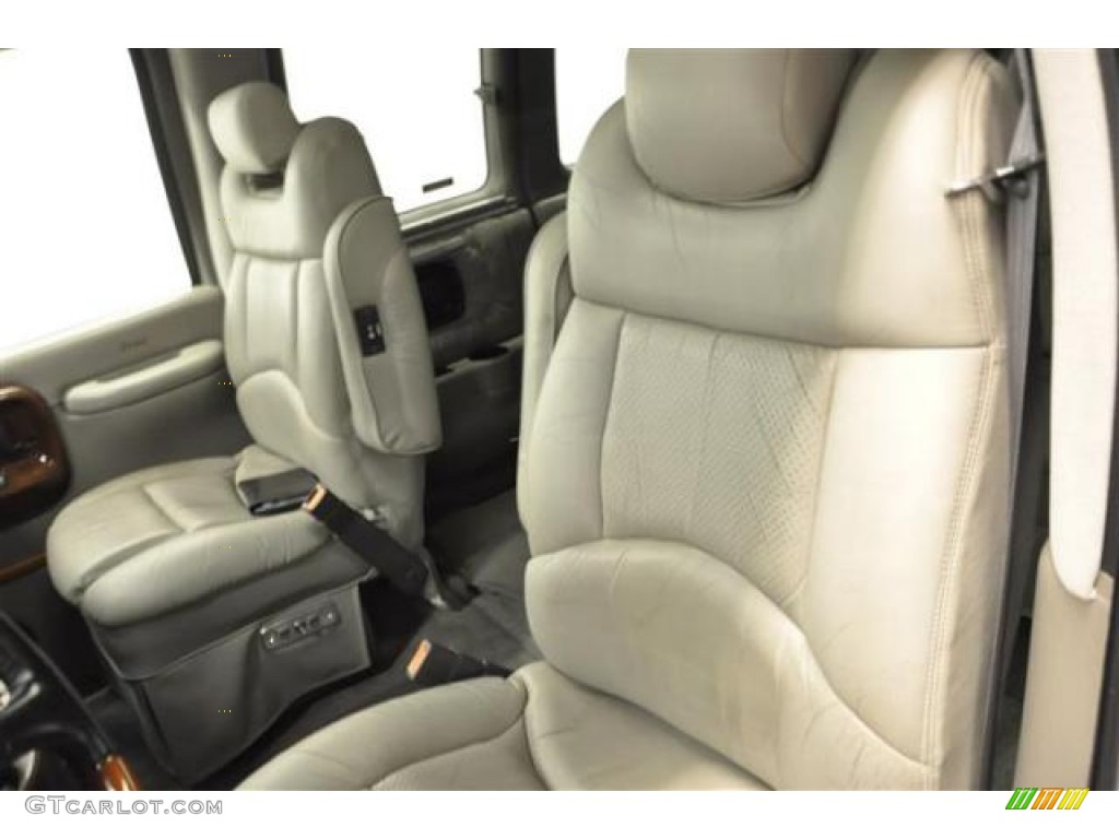 2001 Express 1500 Passenger Conversion Van - White / Medium Gray photo #11
