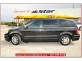 2009 Brilliant Black Crystal Pearl Chrysler Town & Country Limited  photo #2