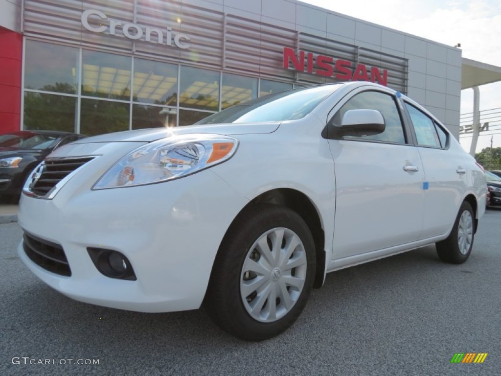 2012 Versa 1.6 SV Sedan - Fresh Powder White / Charcoal photo #1