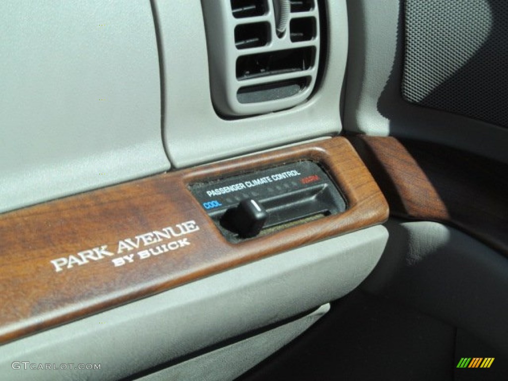 2001 Buick Park Avenue Standard Park Avenue Model Controls Photos