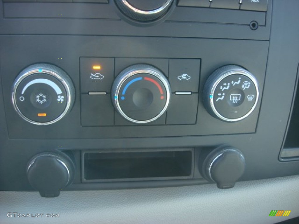 2008 Chevrolet Silverado 1500 LT Extended Cab Controls Photo #69689529