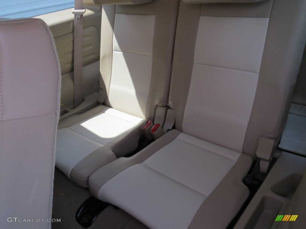 2006 Mercury Mountaineer Luxury Rear Seat Photo #69698881