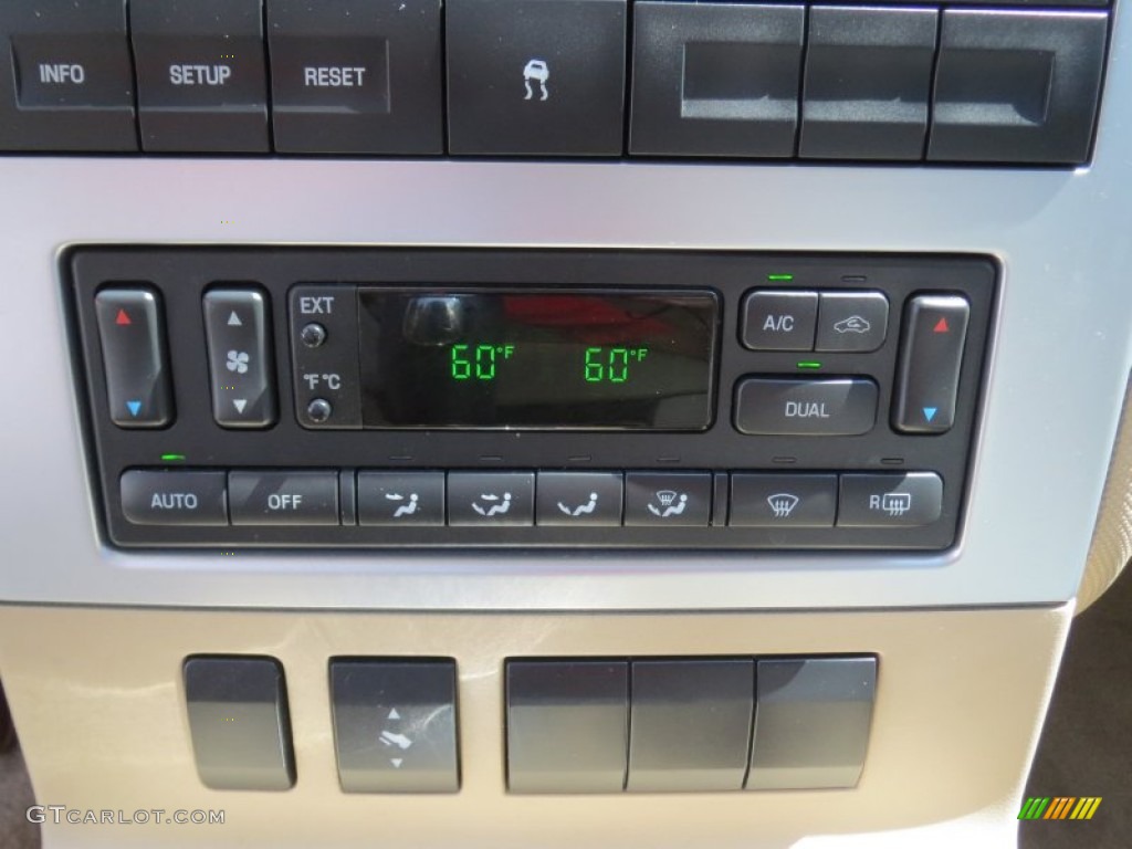 2006 Mercury Mountaineer Luxury Controls Photo #69698937