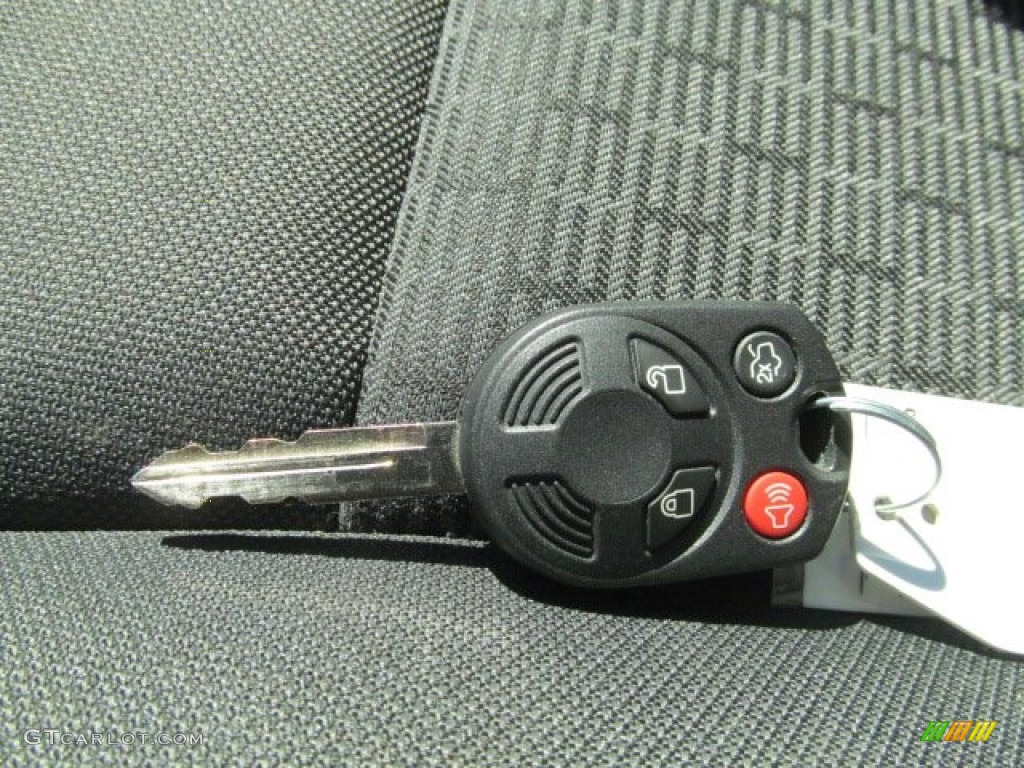 2010 Ford Fusion SE Keys Photos