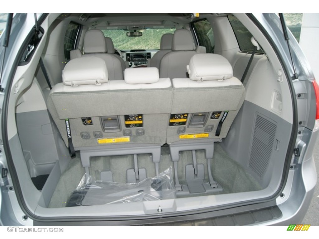 2013 Toyota Sienna XLE AWD Trunk Photo #69704607