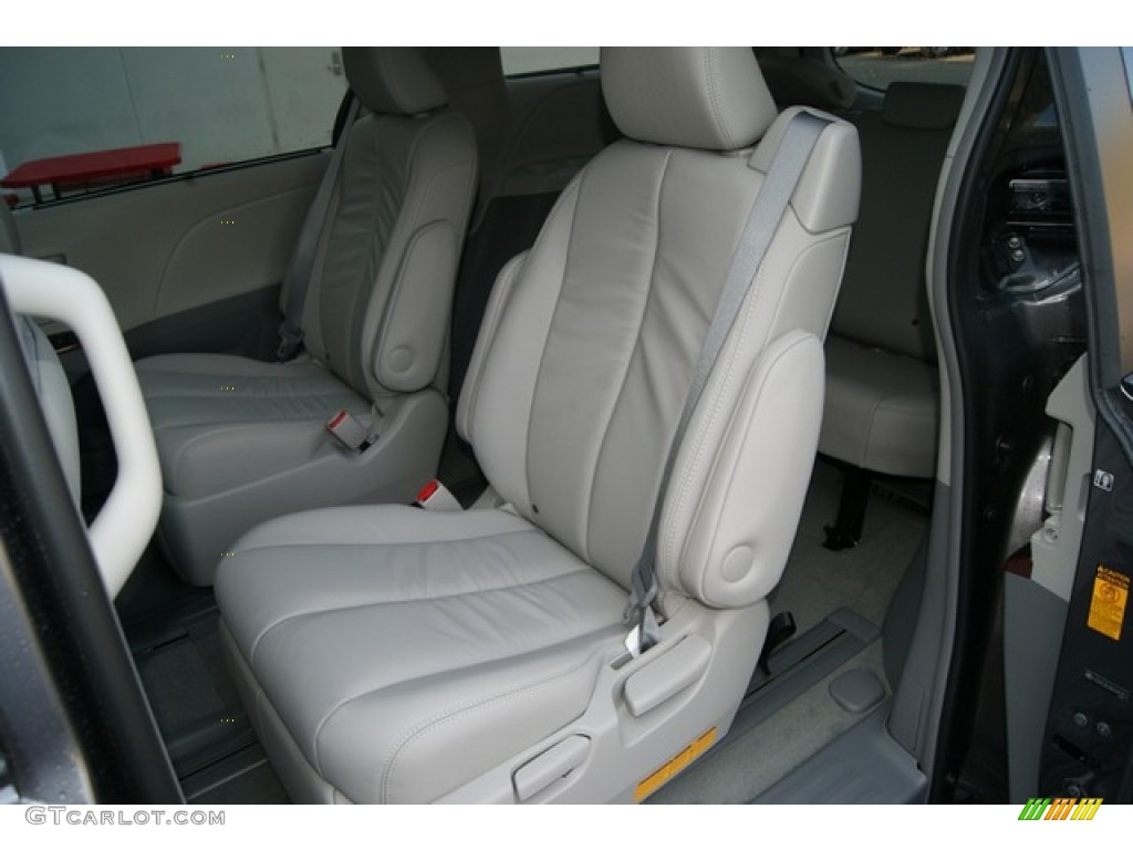 Light Gray Interior 2013 Toyota Sienna XLE AWD Photo #69704690