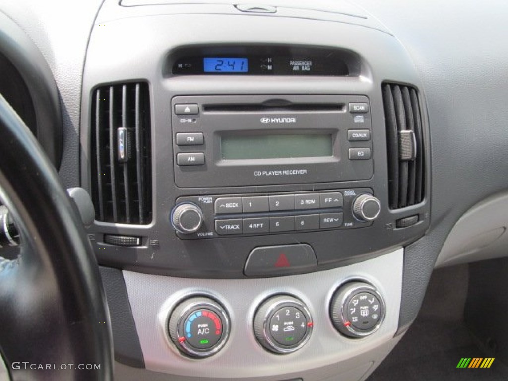 2007 Hyundai Elantra SE Sedan Controls Photo #69710236
