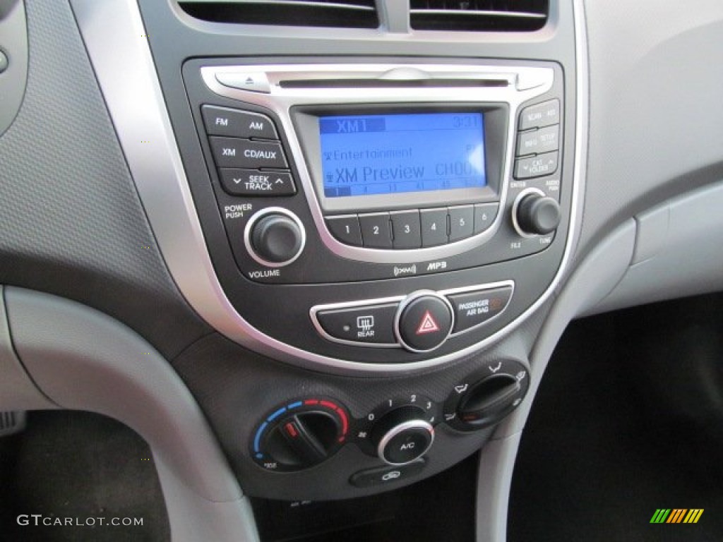 2013 Hyundai Accent GLS 4 Door Controls Photo #69712182