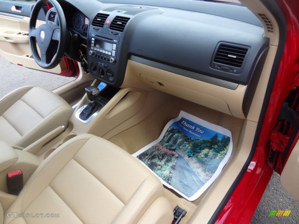 2009 Volkswagen Jetta SE SportWagen Pure Beige Dashboard Photo #69714372