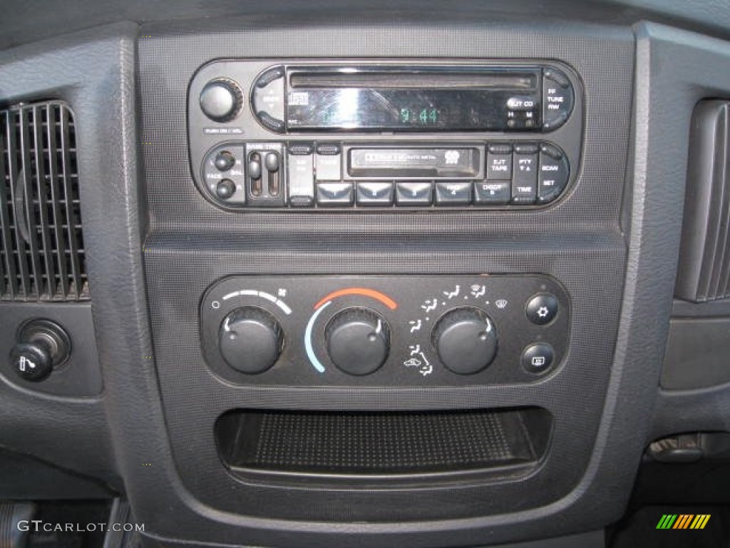 2004 Dodge Ram 1500 SLT Quad Cab Controls Photo #69718041