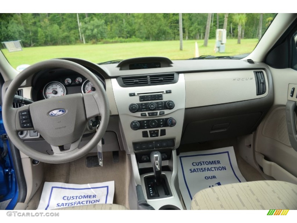 2010 Ford Focus SE Sedan Medium Stone Dashboard Photo #69722712