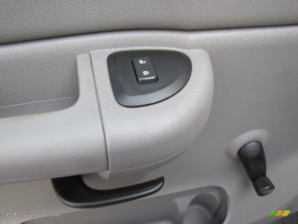 2009 Chevrolet Silverado 2500HD LS Crew Cab 4x4 Controls Photo #69725016