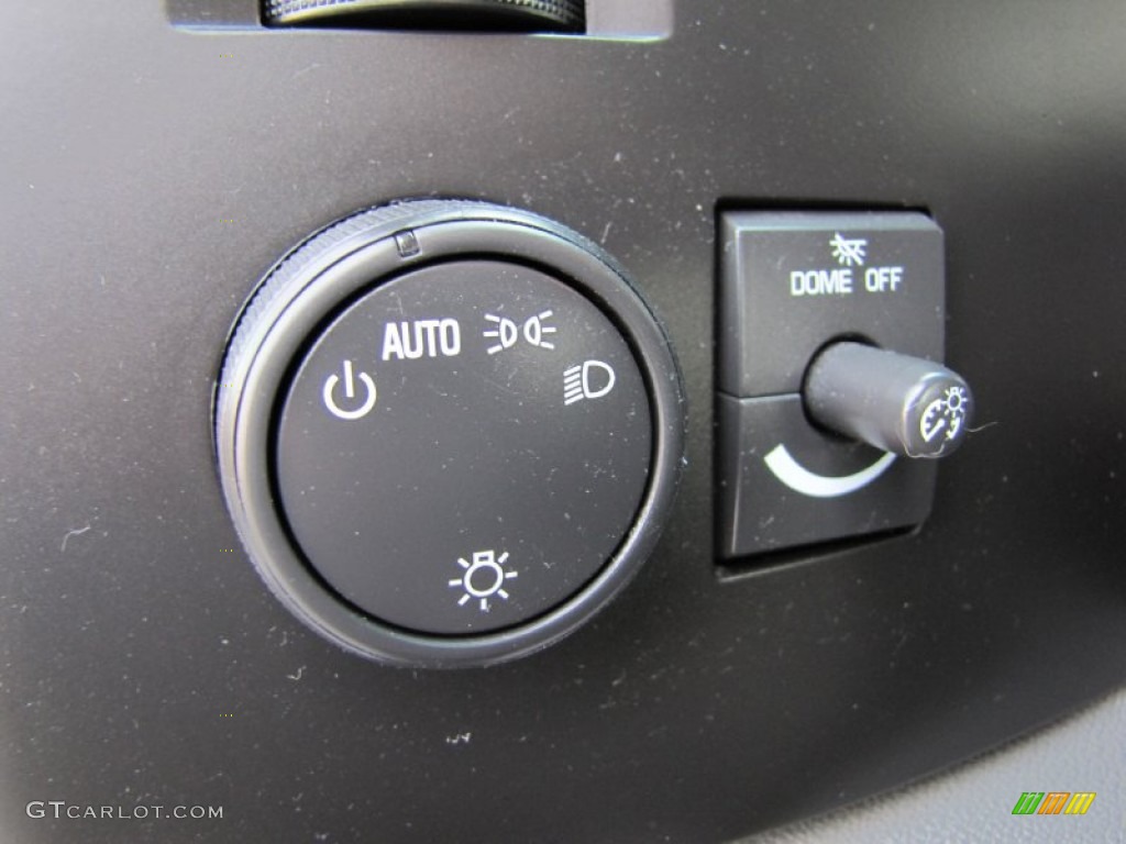 2009 Chevrolet Silverado 2500HD LS Crew Cab 4x4 Controls Photo #69725019