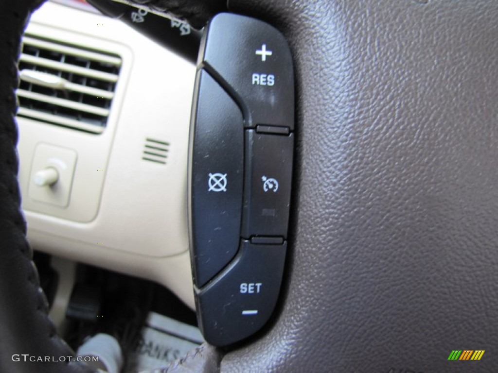2007 Buick Lucerne CXL Controls Photo #69725712