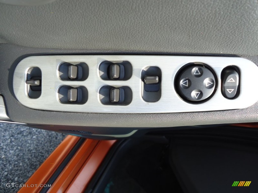 2004 Pontiac Grand Prix GTP Sedan Controls Photo #69729808