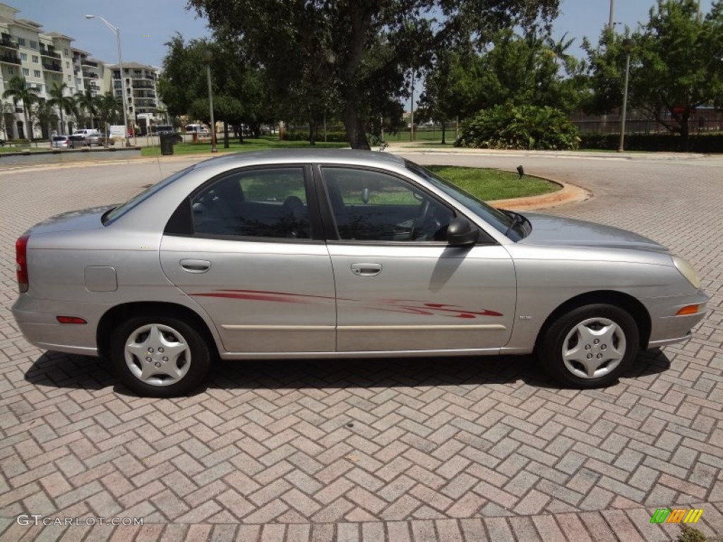 Poly Silver Metallic 2002 Daewoo Nubira SE Sedan Exterior Photo #69730834