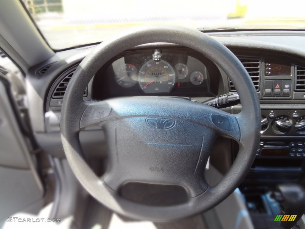 2002 Daewoo Nubira SE Sedan Steering Wheel Photos