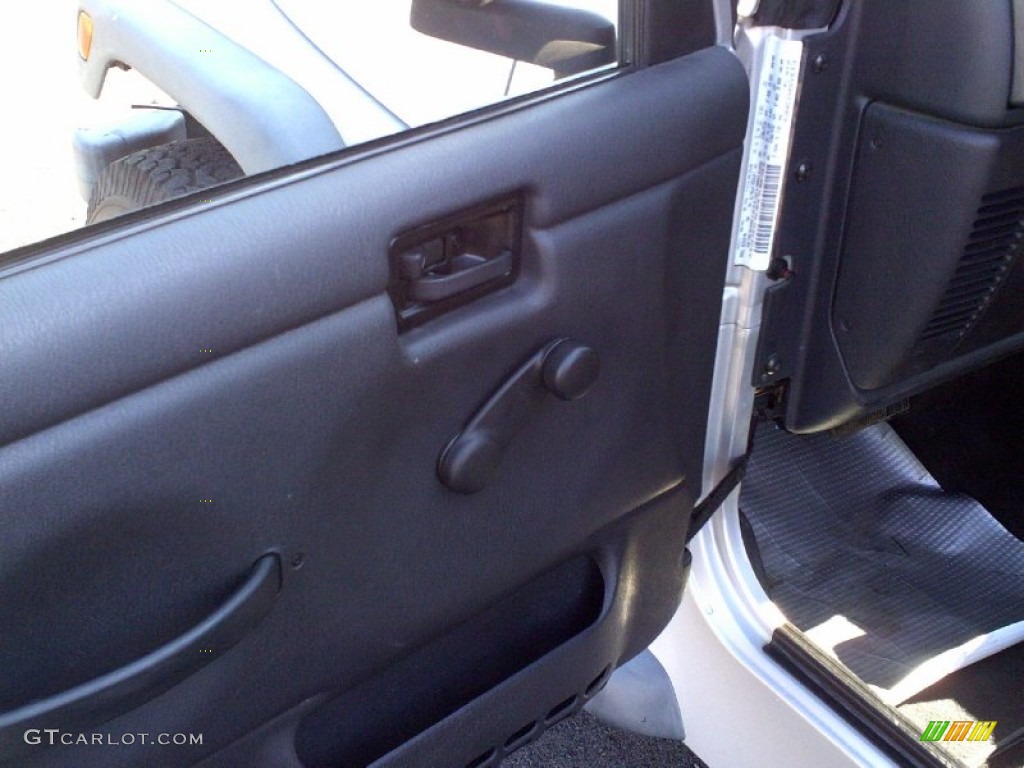 2004 Wrangler X 4x4 - Stone White / Dark Slate Gray photo #16