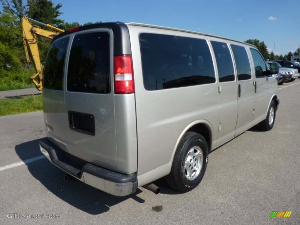 2007 Express LS 1500 AWD Passenger Van - Silver Birch Metallic / Medium Pewter photo #7