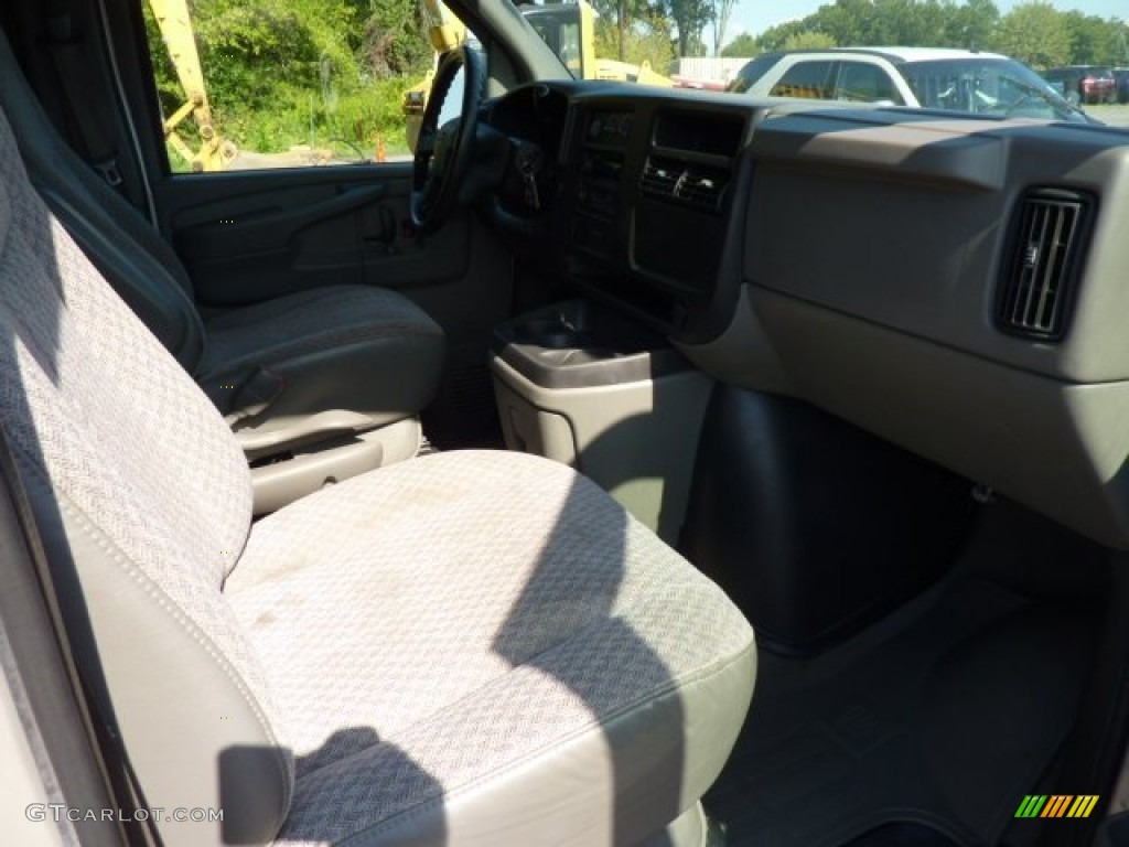 2007 Express LS 1500 AWD Passenger Van - Silver Birch Metallic / Medium Pewter photo #10
