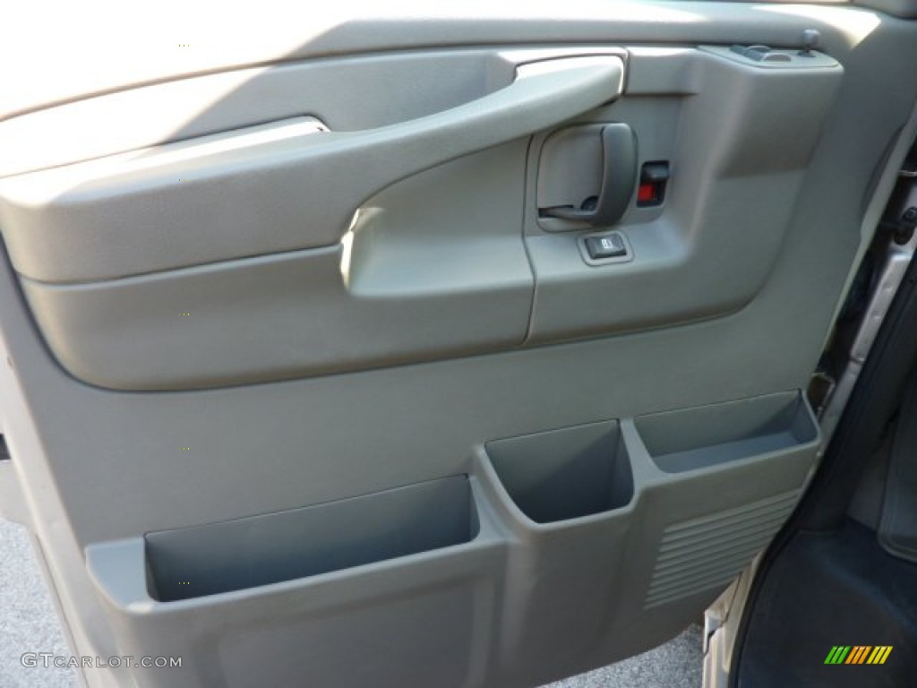 2007 Express LS 1500 AWD Passenger Van - Silver Birch Metallic / Medium Pewter photo #18
