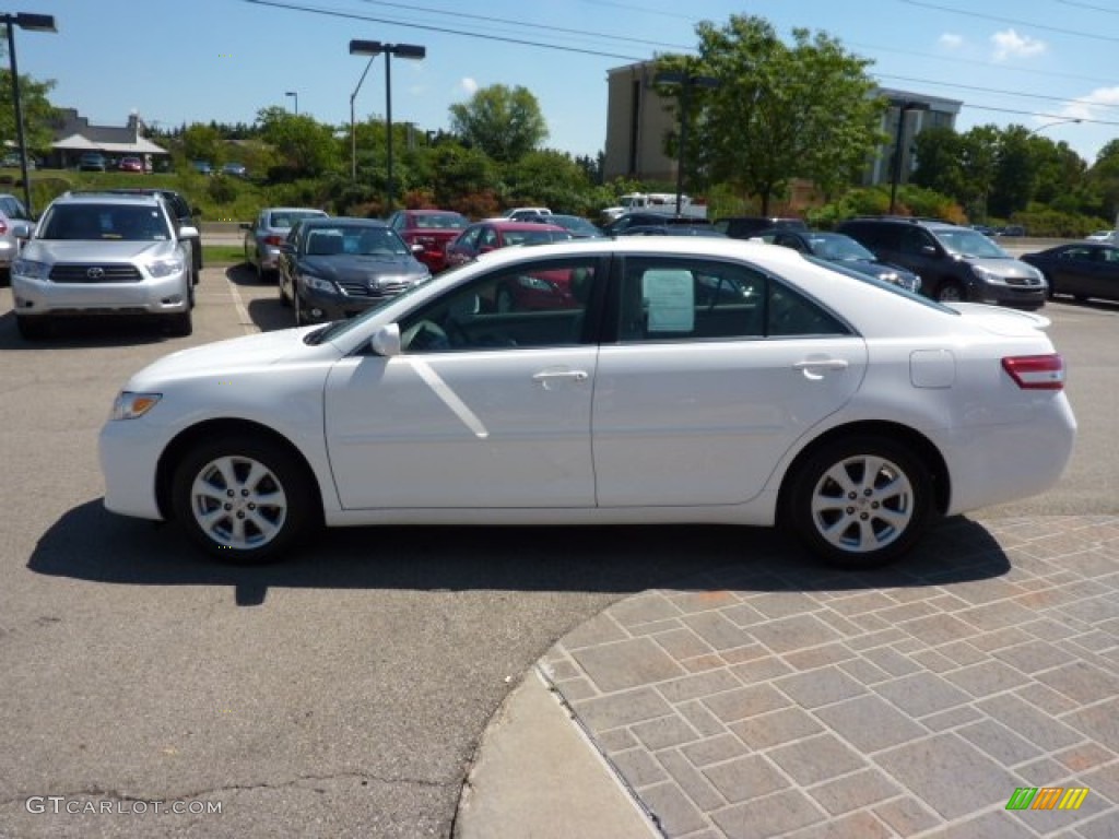 2010 Camry LE - Super White / Bisque photo #4