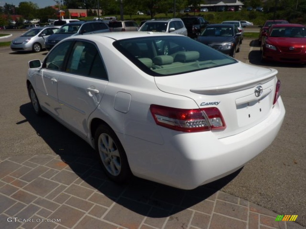 2010 Camry LE - Super White / Bisque photo #5