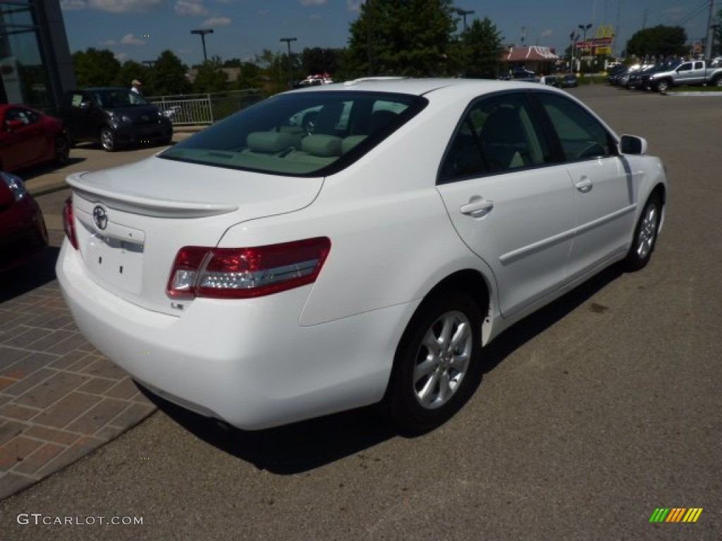 2010 Camry LE - Super White / Bisque photo #7