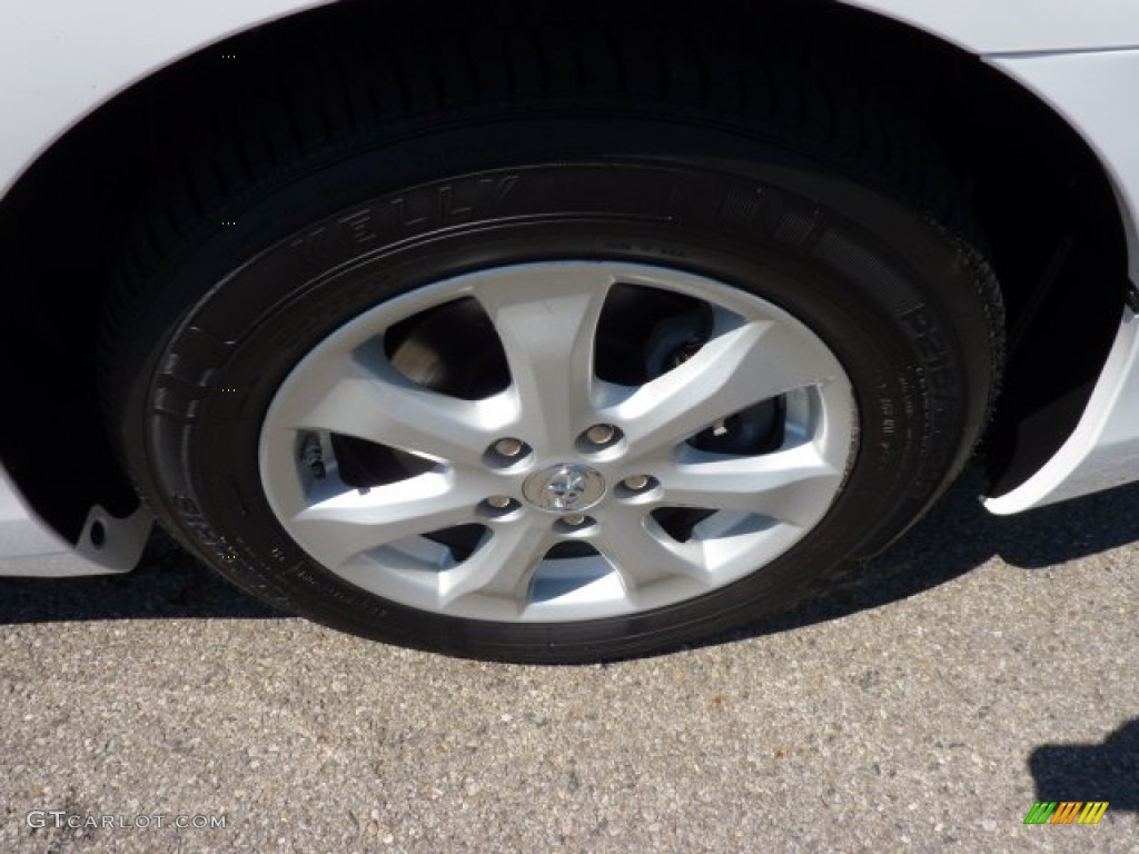 2010 Camry LE - Super White / Bisque photo #9