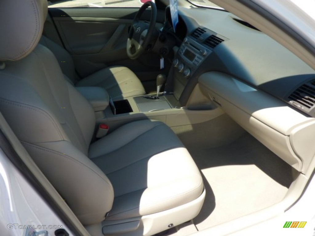 2010 Camry LE - Super White / Bisque photo #10