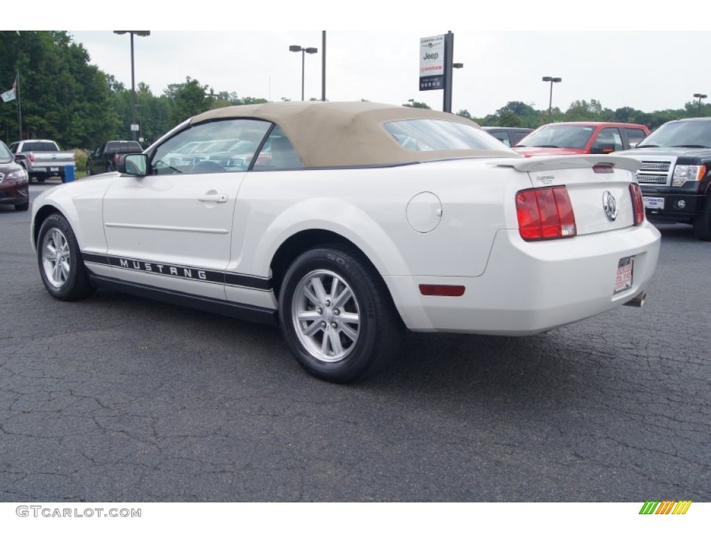 2007 Mustang V6 Deluxe Convertible - Performance White / Medium Parchment photo #32