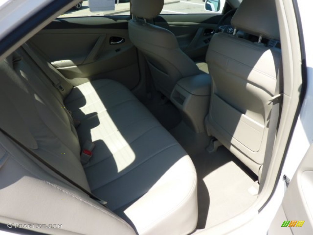 2010 Camry LE - Super White / Bisque photo #13