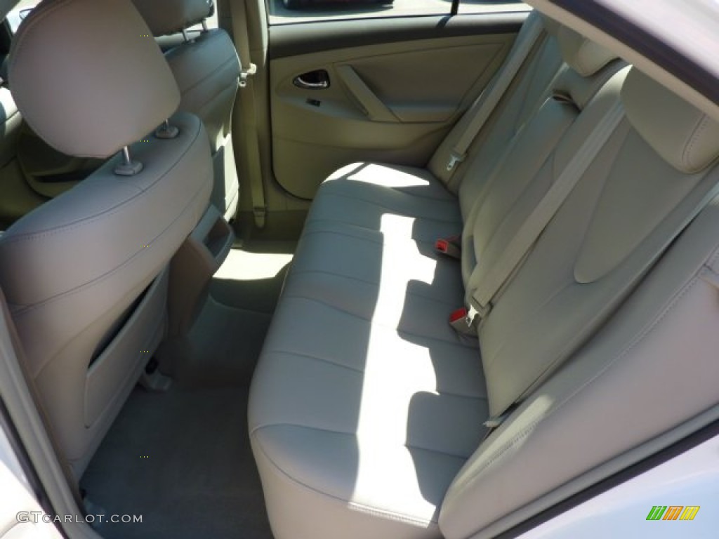 2010 Camry LE - Super White / Bisque photo #14