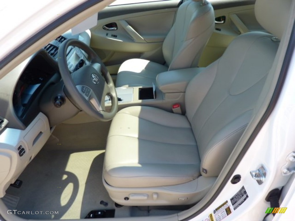 2010 Camry LE - Super White / Bisque photo #16