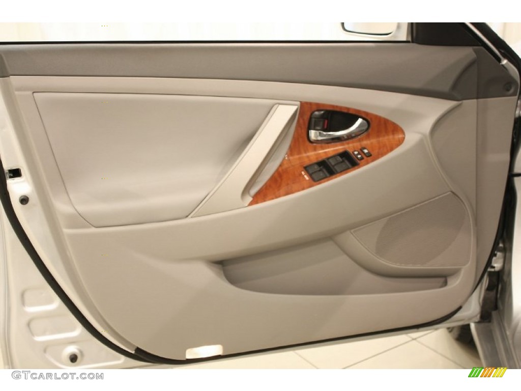 2010 Camry XLE - Classic Silver Metallic / Ash Gray photo #5