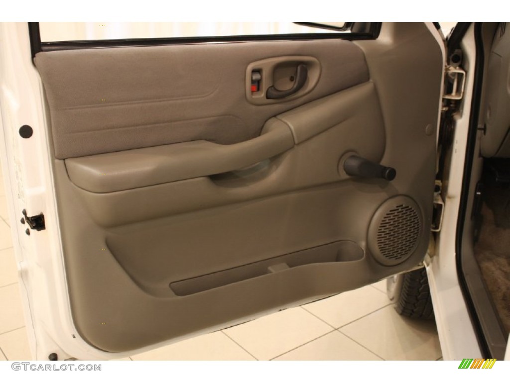 2004 Chevrolet Blazer LS Door Panel Photos