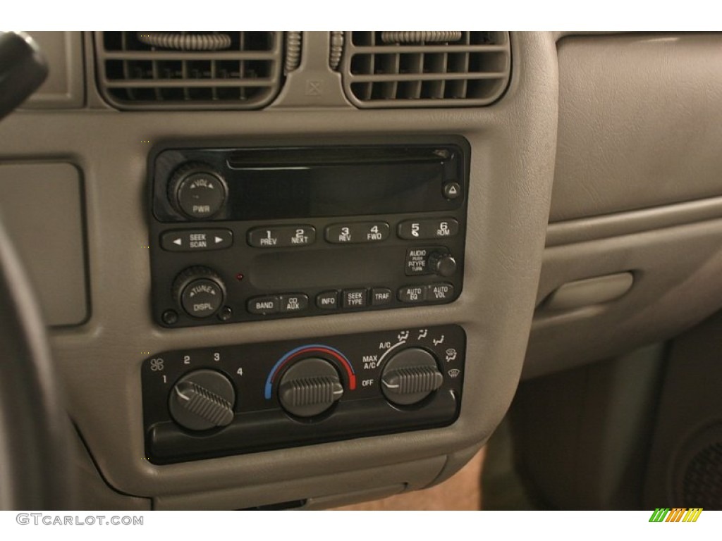 2004 Chevrolet Blazer LS Controls Photos
