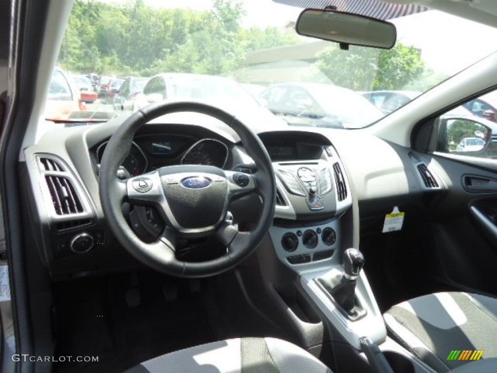 2012 Ford Focus SE Sport 5-Door Two-Tone Sport Dashboard Photo #69739111