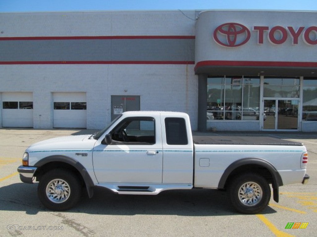 1998 Ranger XLT Extended Cab 4x4 - Oxford White / Medium Graphite photo #2