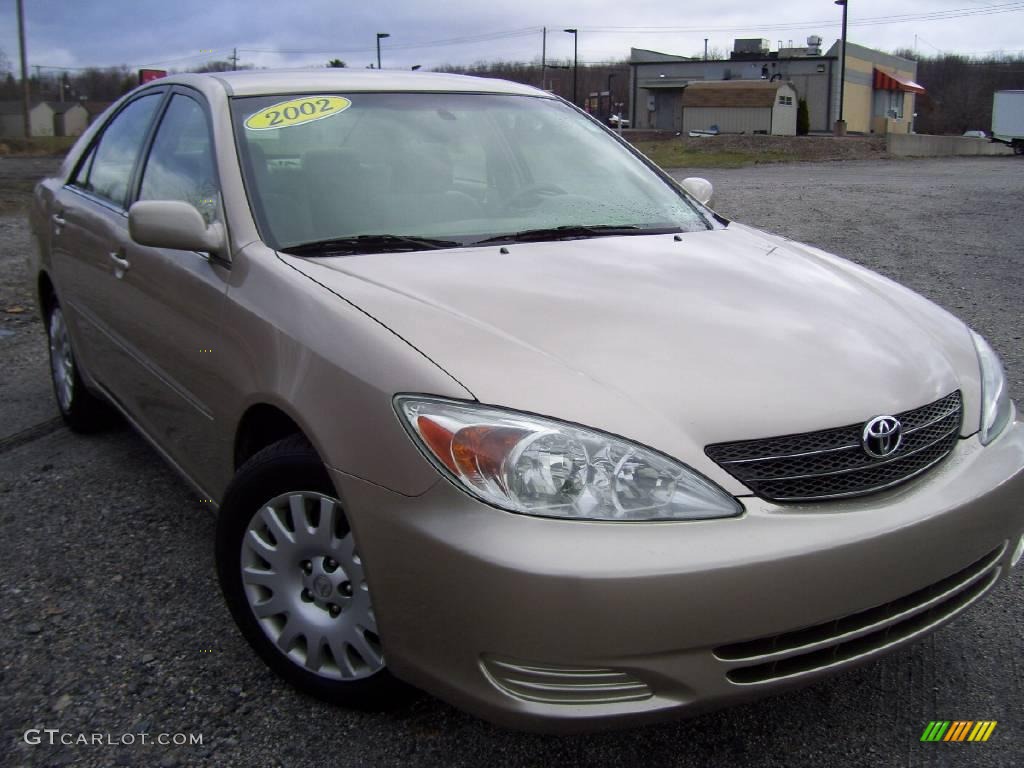 2002 Camry XLE - Desert Sand Mica / Taupe photo #4