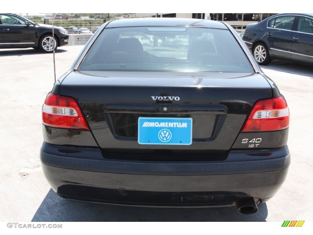 2002 S40 1.9T - Black Sapphire Metallic / Graphite photo #4