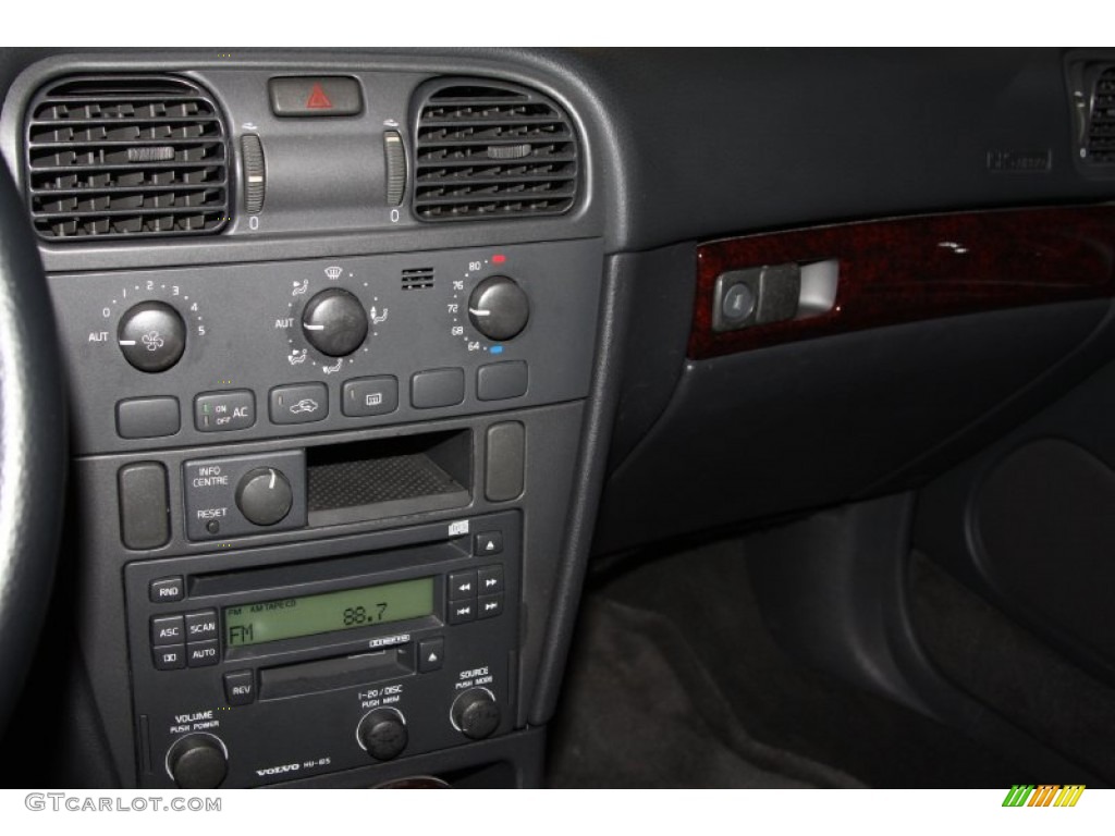 2002 S40 1.9T - Black Sapphire Metallic / Graphite photo #12