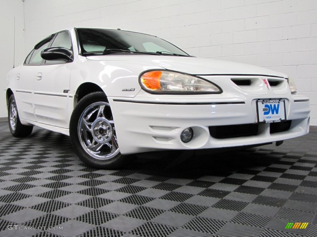 2002 Grand Am GT Sedan - Arctic White / Dark Pewter photo #1