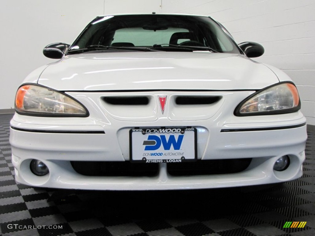 2002 Grand Am GT Sedan - Arctic White / Dark Pewter photo #3
