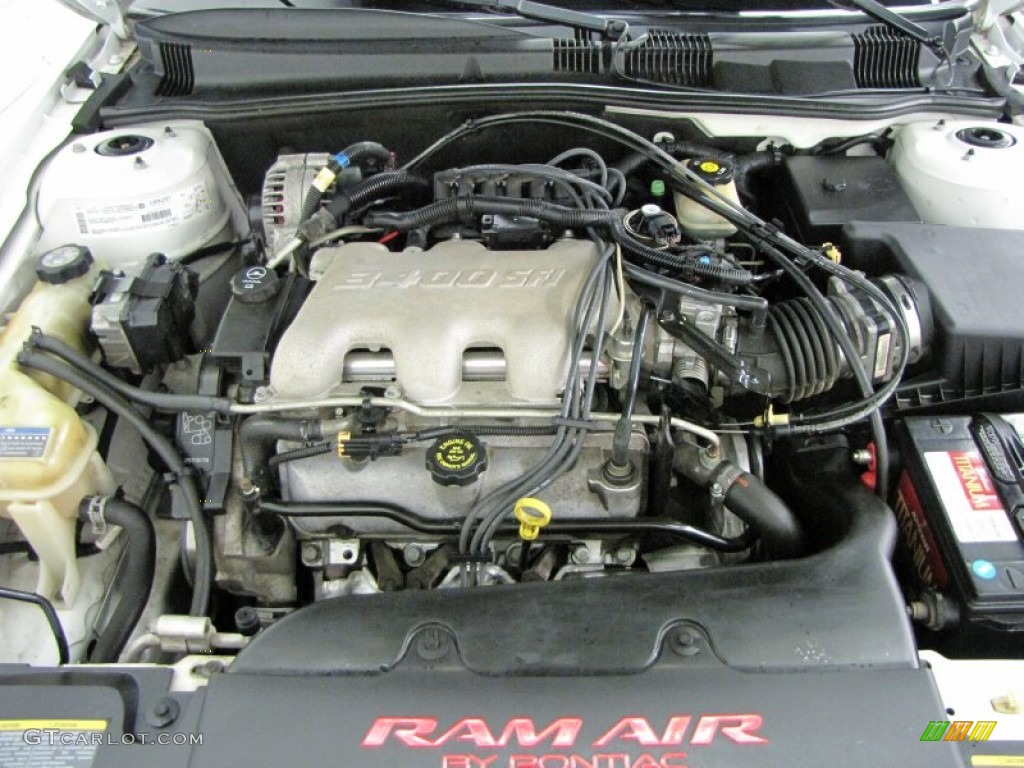 2002 Grand Am GT Sedan - Arctic White / Dark Pewter photo #8