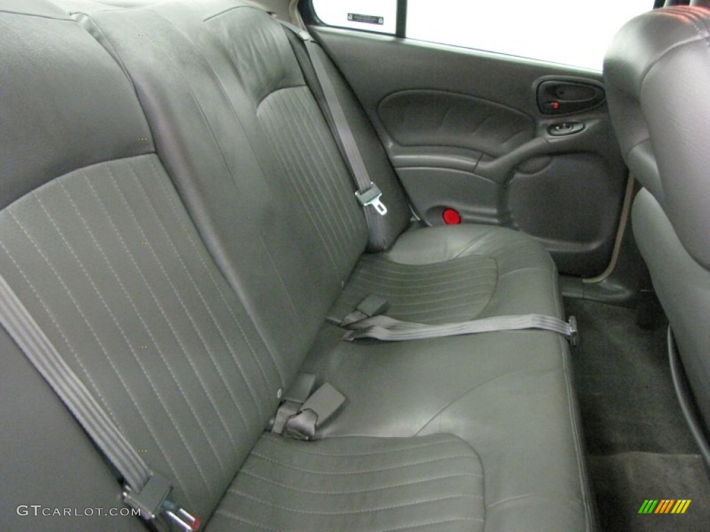 2002 Grand Am GT Sedan - Arctic White / Dark Pewter photo #11